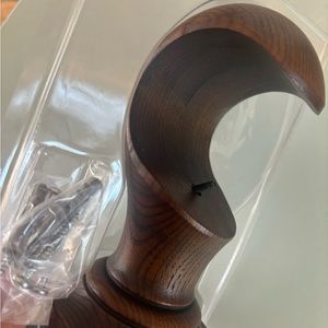 Wood curtain bracket